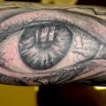 Arm Auge tattoo von Cherub Tattoo