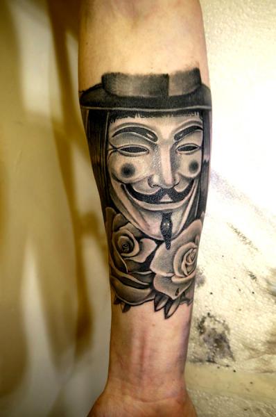 Tatuaje Brazo Fantasy por Cherub Tattoo