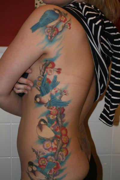 Tatuaggio Fianco Passero di Colchester Body Arts